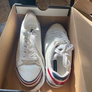 Size 6 Tommy Hilfiger shoes